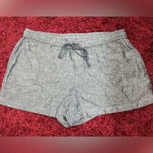 New York & Co. 4 Pocket Linen Short. Tie Front. Size XXL. Color Grey. NWT.